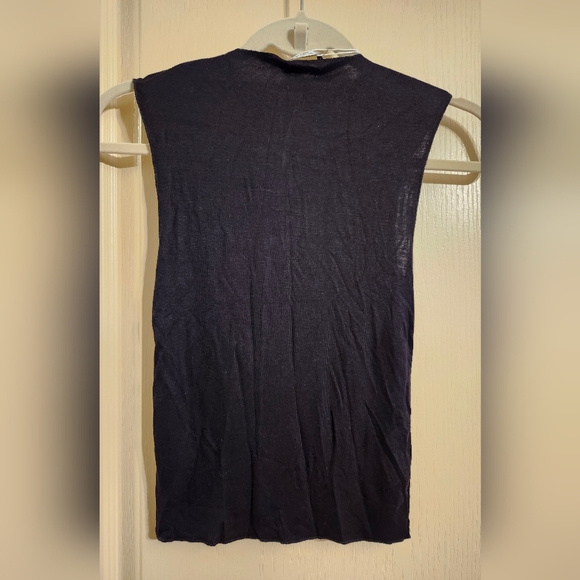 (SOLD) ZARA NWT Casual Black Sleeveless Top. Size XS/Small. 🖤 - Picture 2 of 6